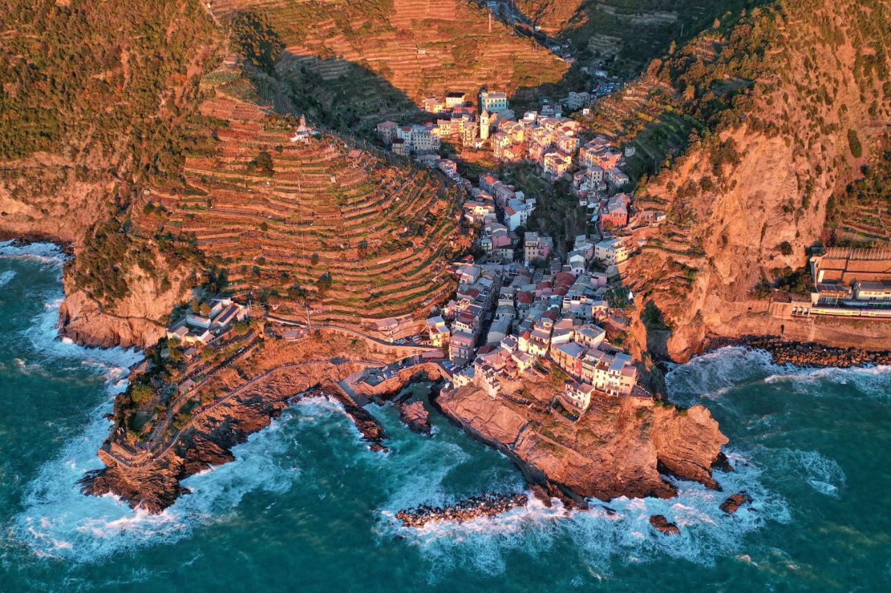 L' Attico Giallo Oro Di Giulia Manarola Exterior foto